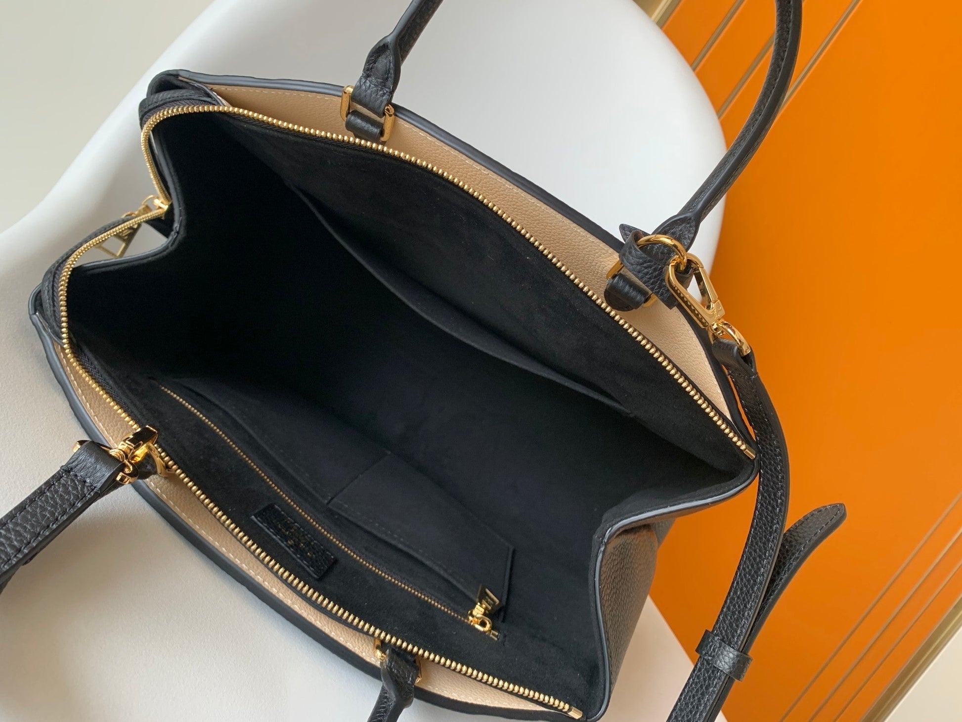 PETIT PALAIS PM LARGE SHOULDER BAG 34 IN BLACK MIX BEIGE EMBOSSED COWHIDE GOLD-TONE HARDWARE