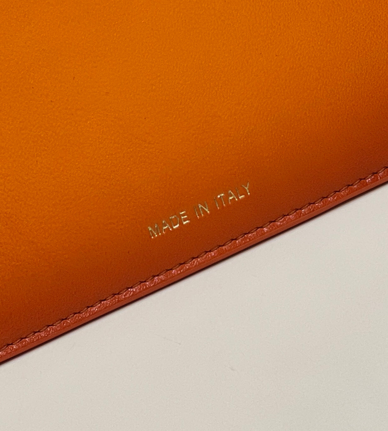 PEEKABOO ISEEU 33 IN ORANGE OMBRE SMOOTH CALFSKIN GOLD HARDWARE