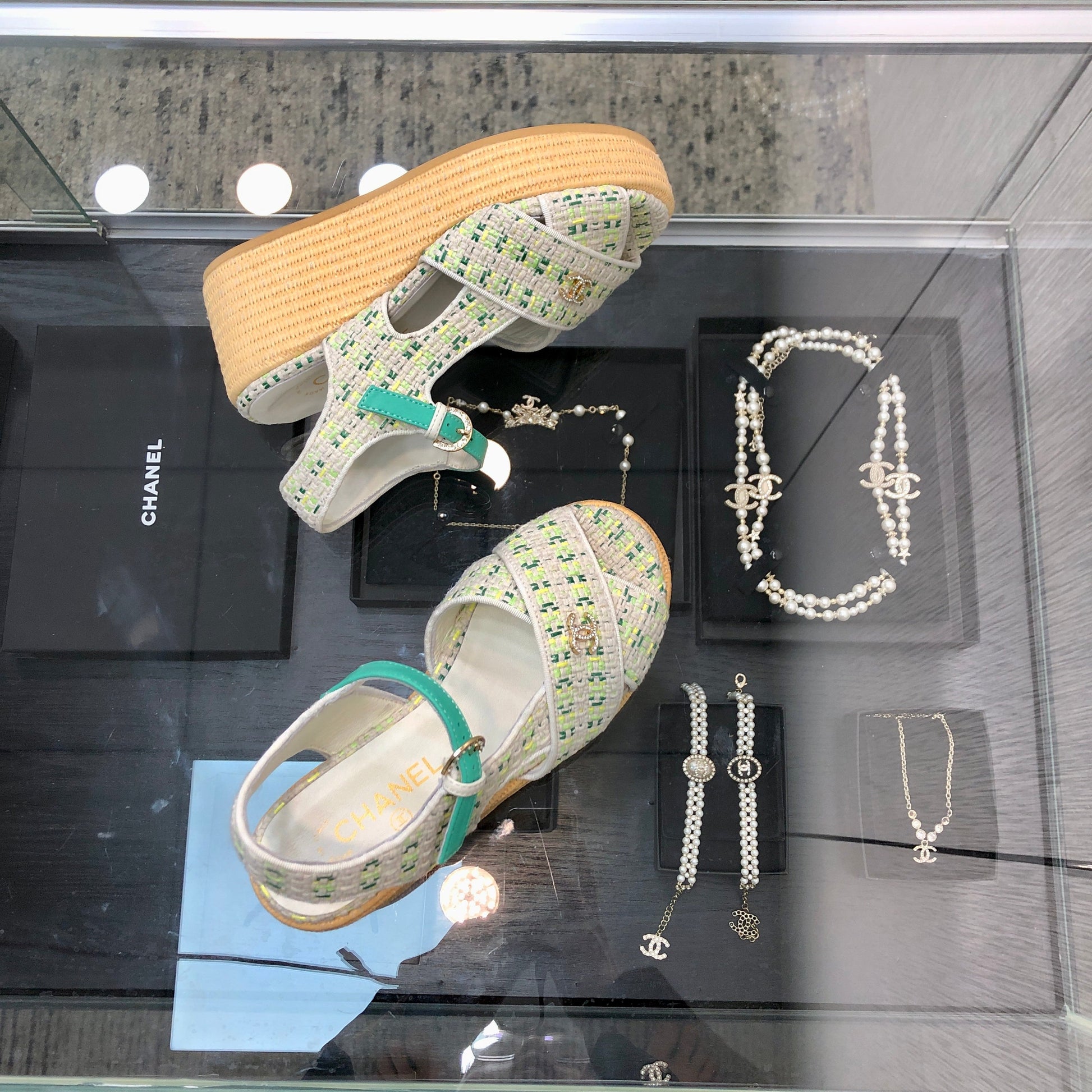 PEEP-TOE THICK SOLE SANDALS IN WHITE MIX TEA GREEN WOVEN FABRIC