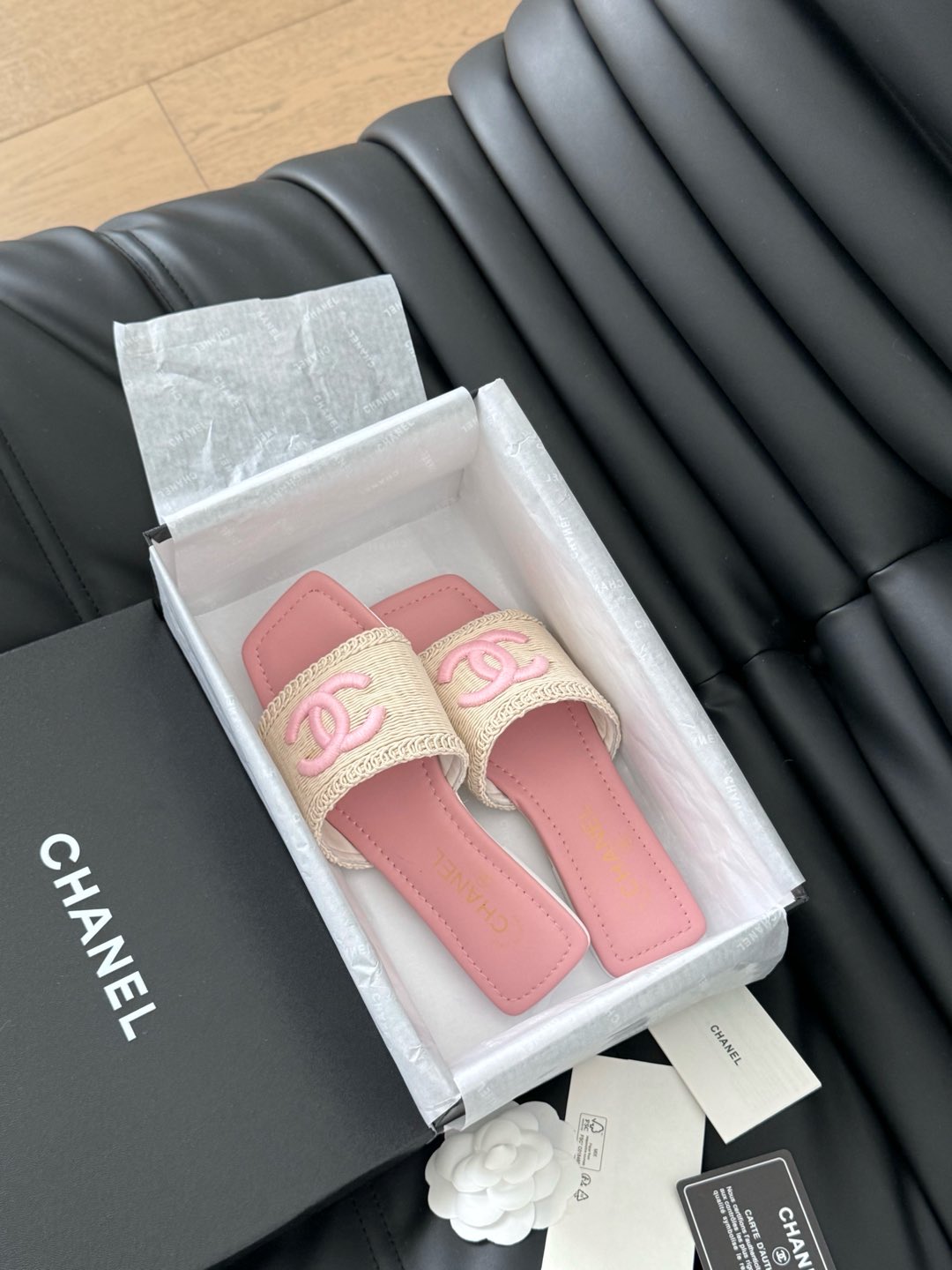 WOVEN SLIDE IN RAFFIA AND LIGHT PINK LAMBSKIN