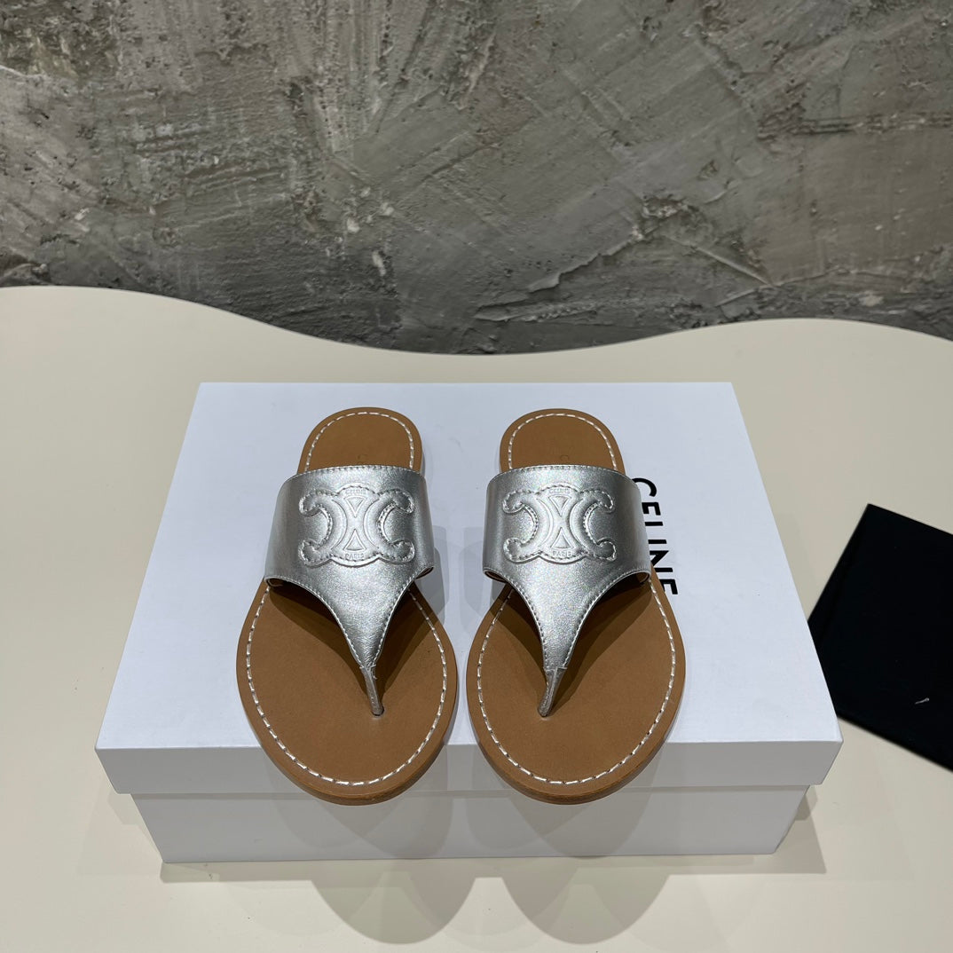 WOMEN TRIOMPHE FLAT THONG IN CALFSKIN SILVER