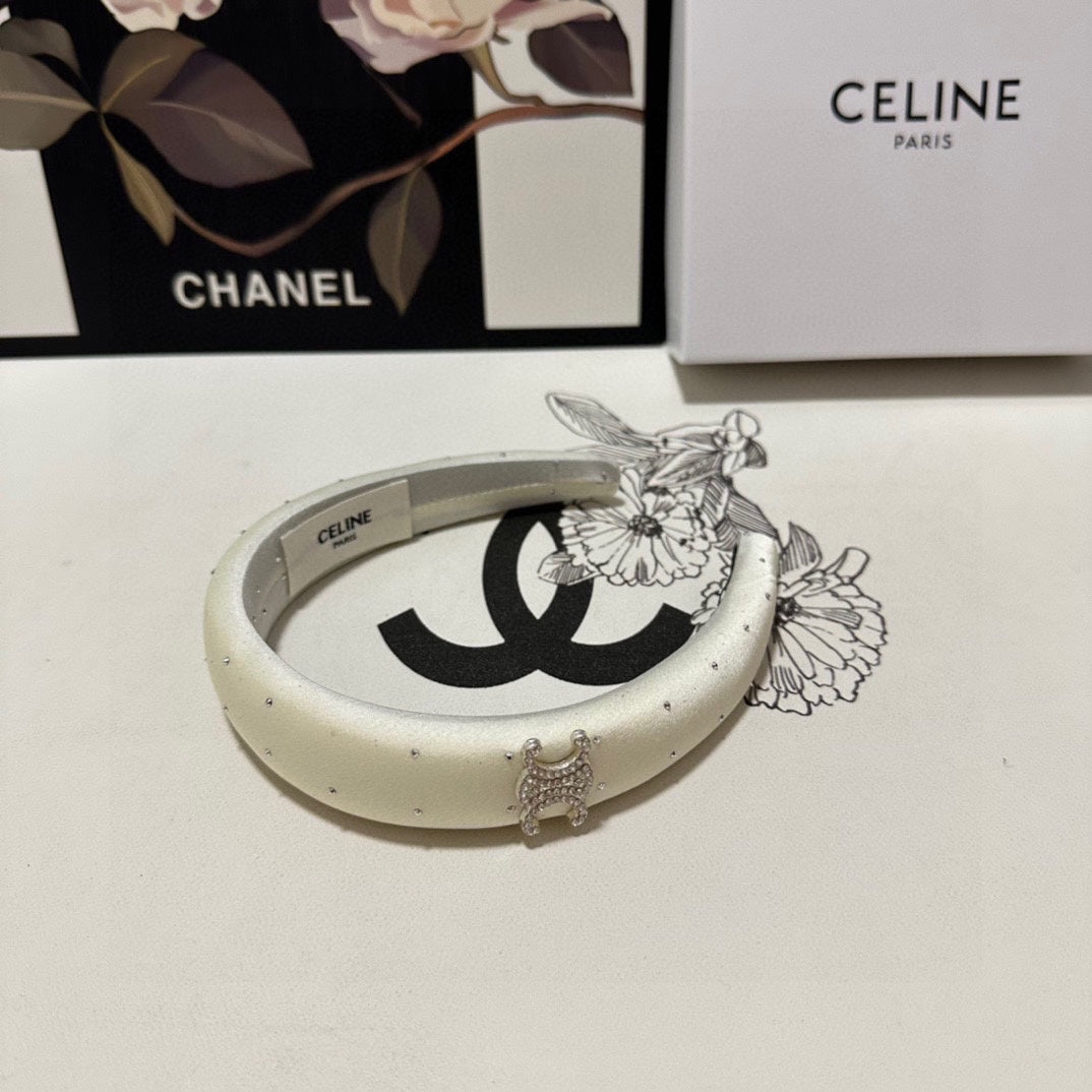 WHITE SILK WITH CRYSTAL HAIRBAND 400484