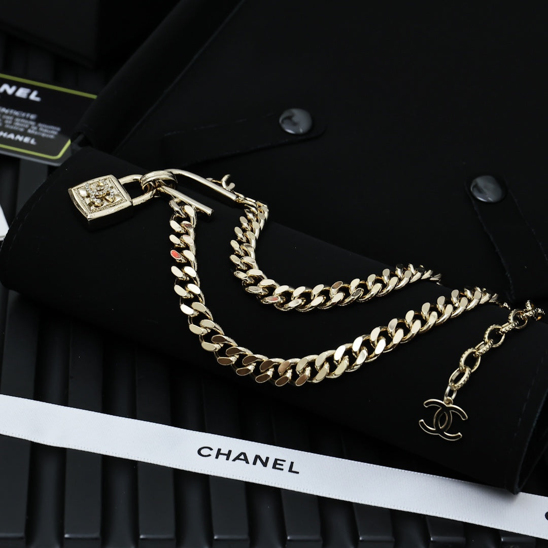 PADLOCK NECKLACE WITH DOUBLE C LOGO IN GOLD METAL