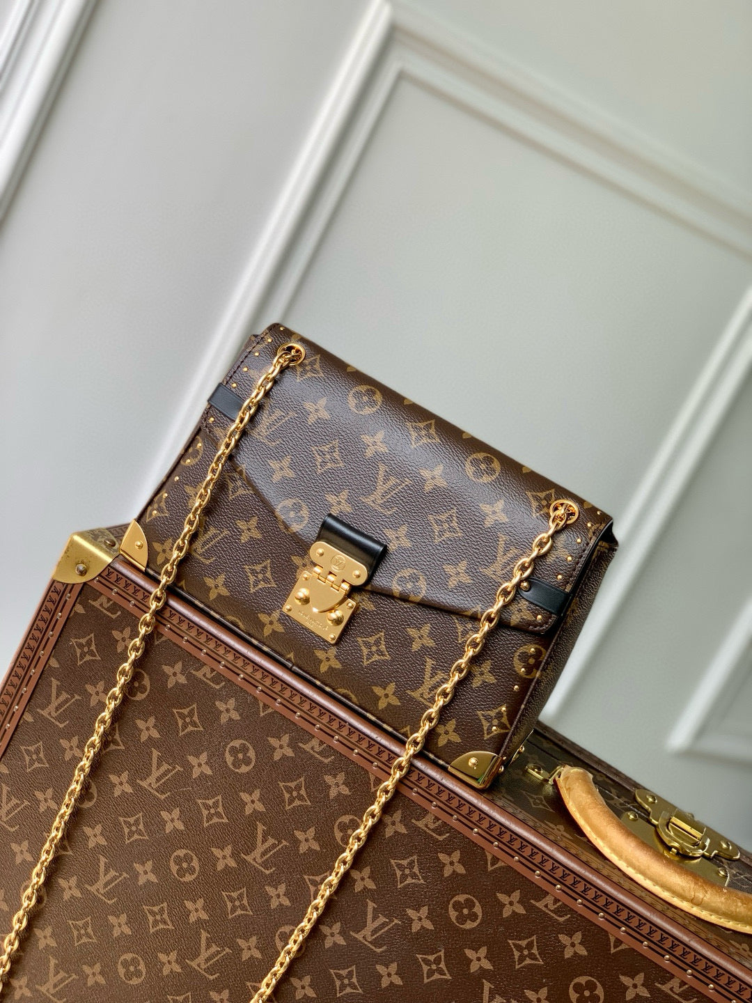 TRUNKIE 27 IN BROWN COATED CANVAS BLACK CALFSKIN SIGNATURE S-LOCK