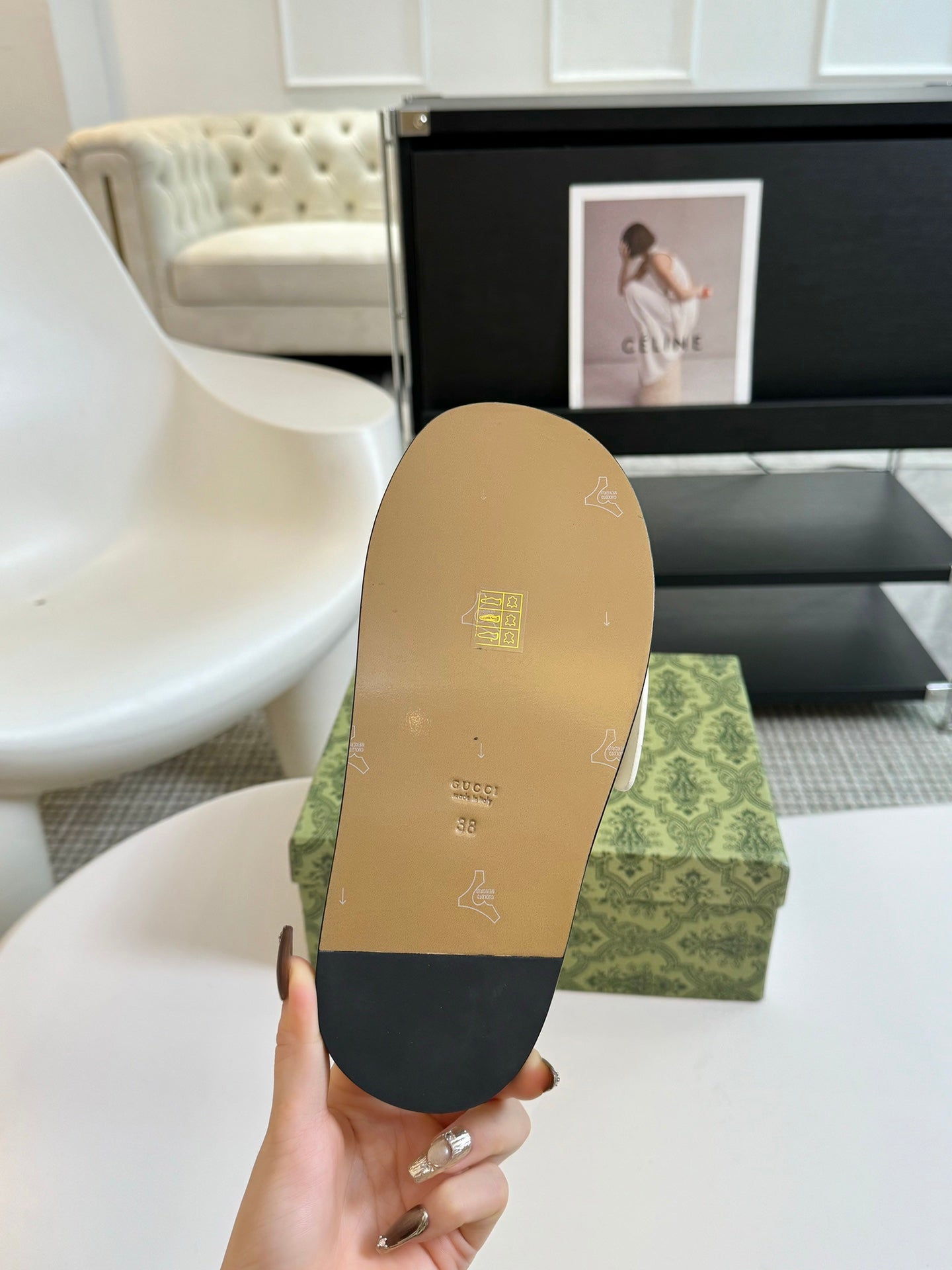 WOMEN'S SLIPPER IN WHITE CALFSKIN WITH GOLD HARDWARE
