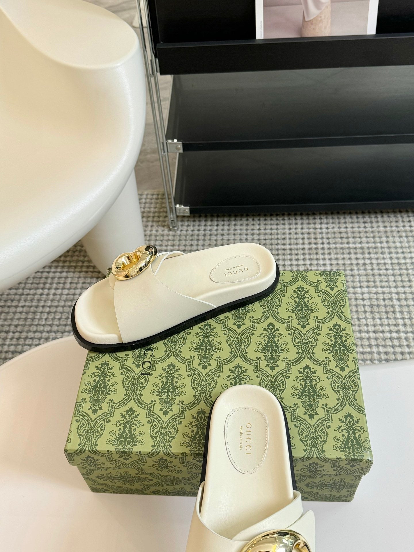 WOMEN'S SLIPPER IN WHITE CALFSKIN WITH GOLD HARDWARE