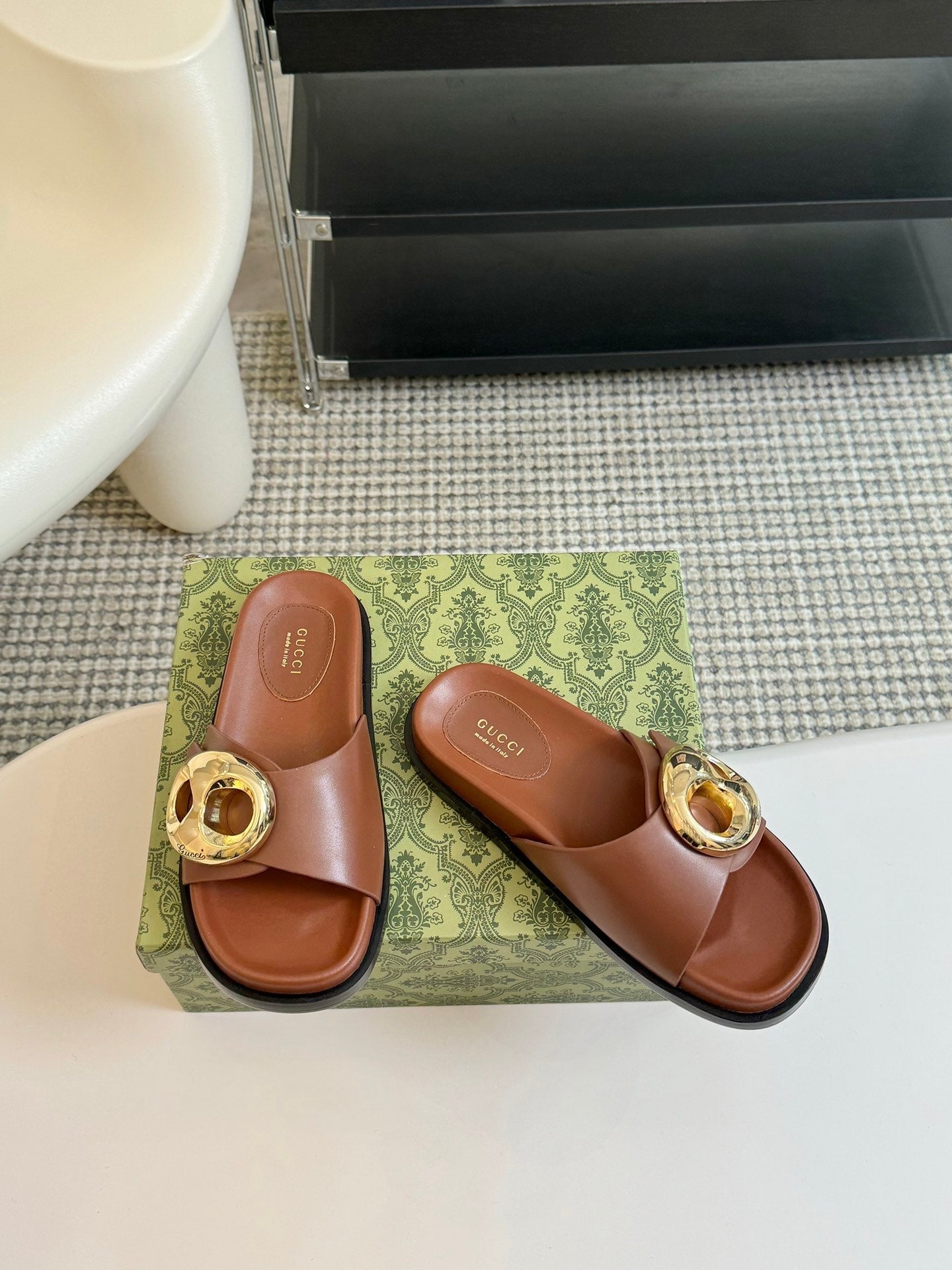 WOMEN'S SLIPPER IN BRONZE BROWN CALFSKIN WITH GOLD HARDWARE