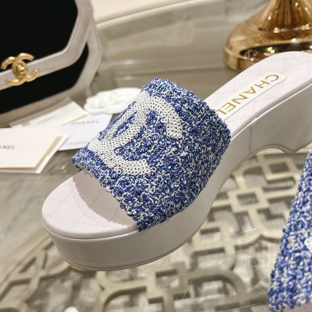 WEDGE PLATFORM IN SAPPHIRE BLUE FABRIC WITH WHITE LOGO