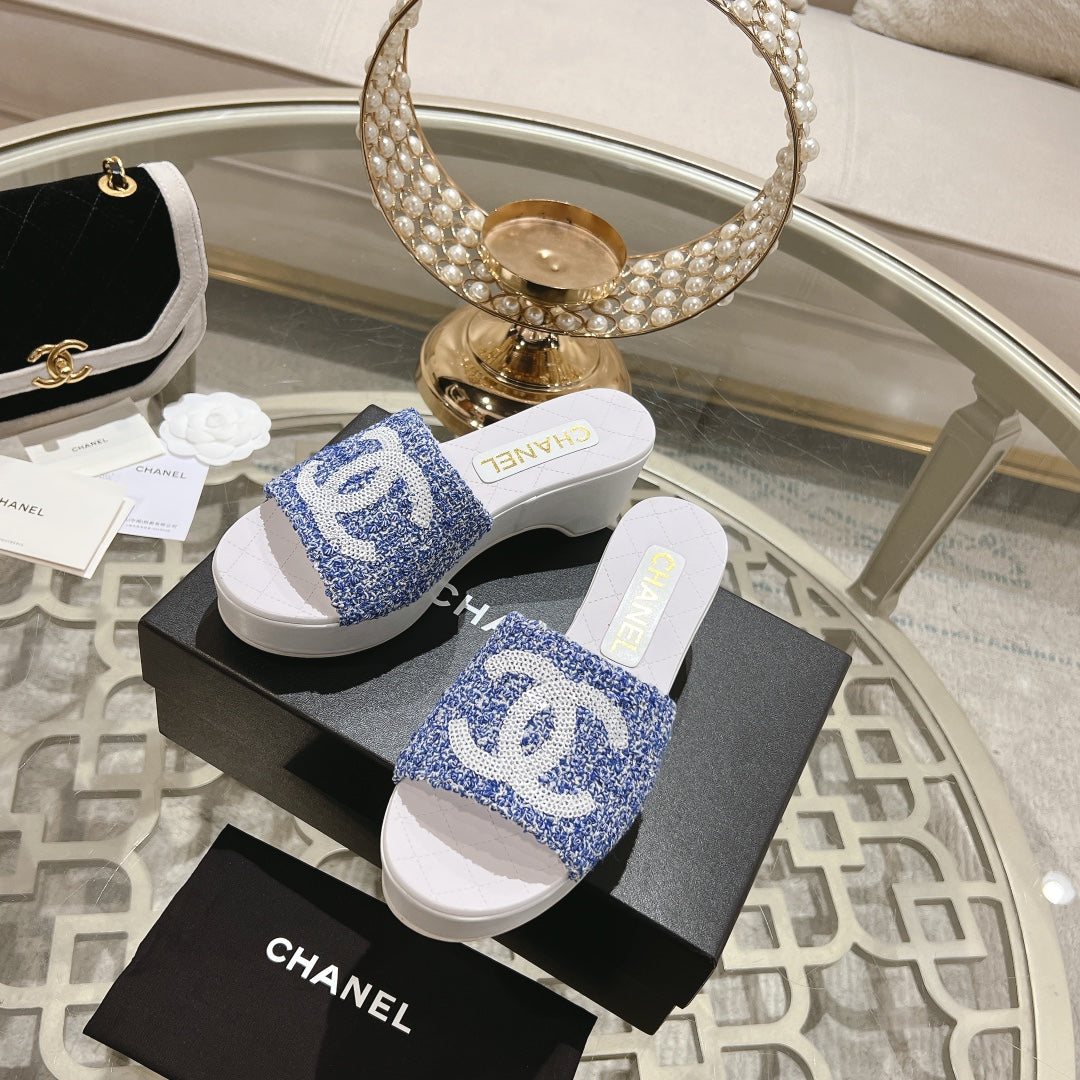WEDGE PLATFORM IN SAPPHIRE BLUE FABRIC WITH WHITE LOGO