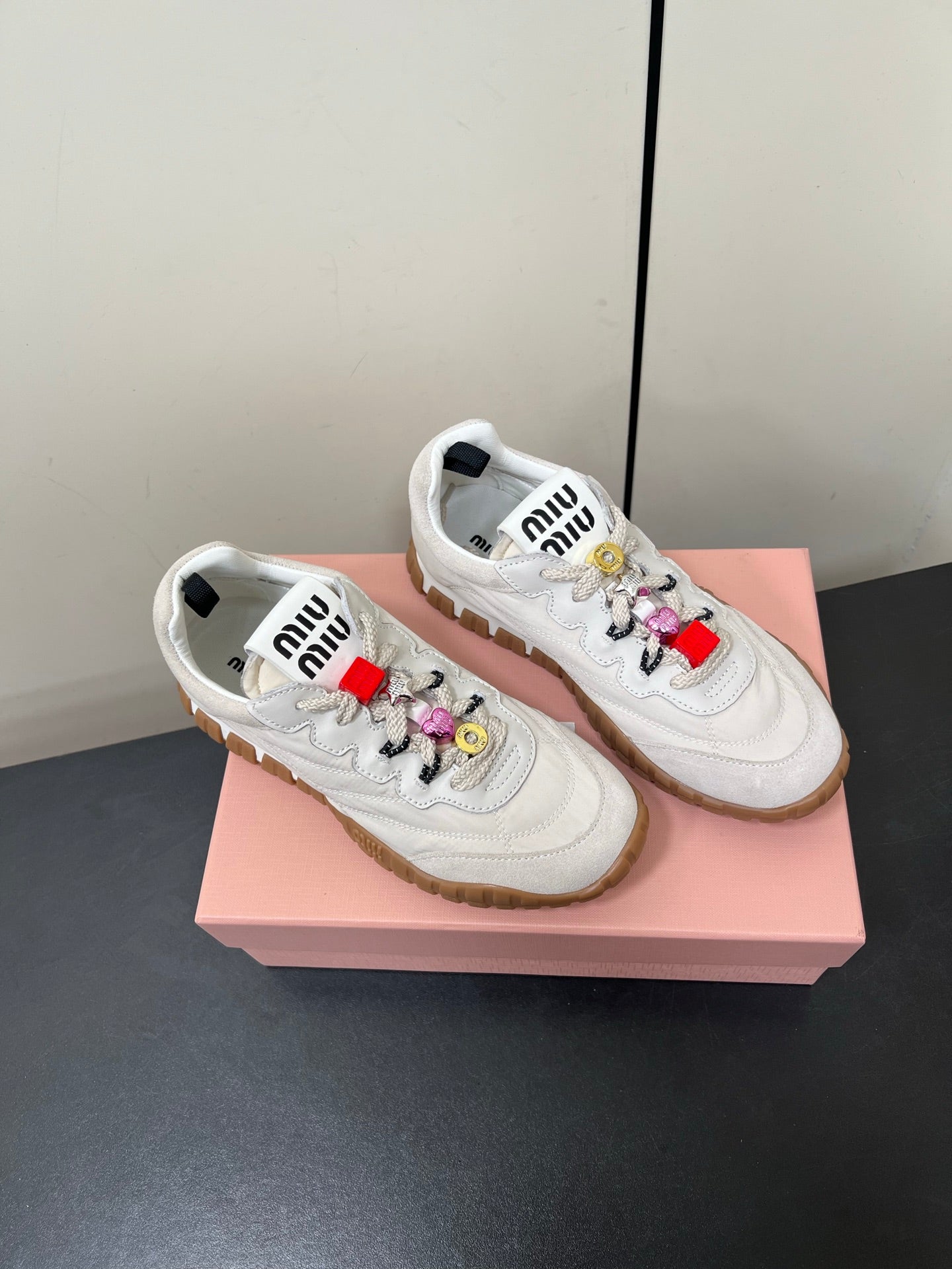 TYRE SNEAKERS IN OFF WHITE TECHNICAL FABRIC AND SUEDE WITH STICKER