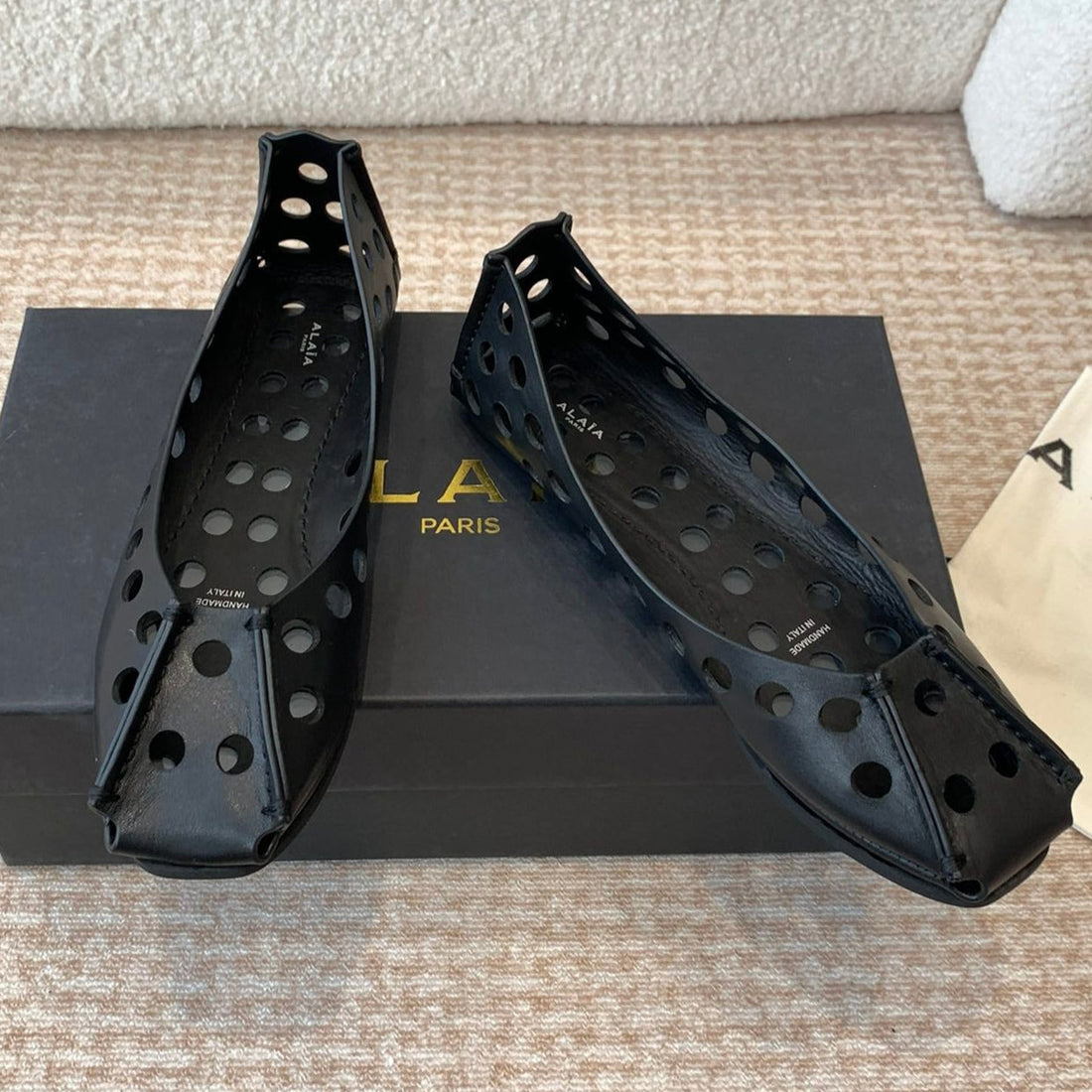 PERFO BALLET FLATS IN BLACK CALFSKIN