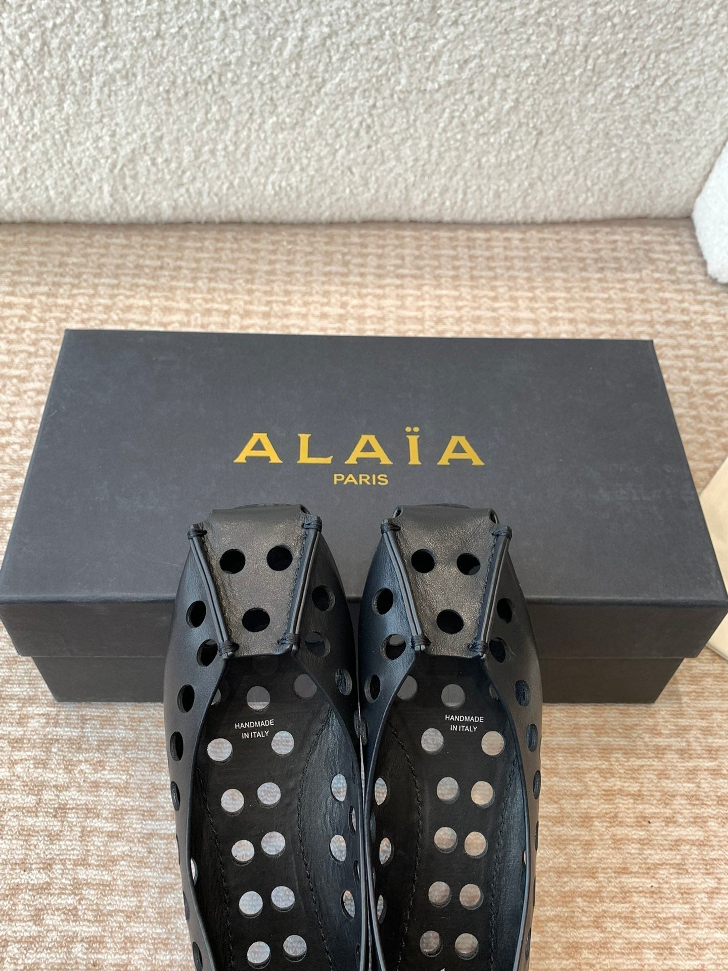 PERFO BALLET FLATS IN BLACK CALFSKIN