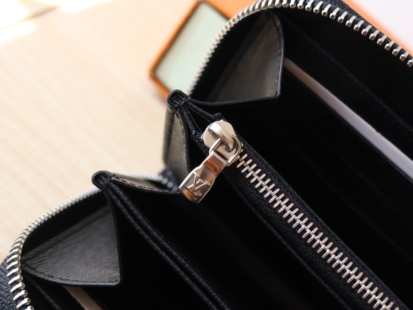 ZIPPY WALLET 19 IN BLACK MIX COLORFUL CALFSKIN