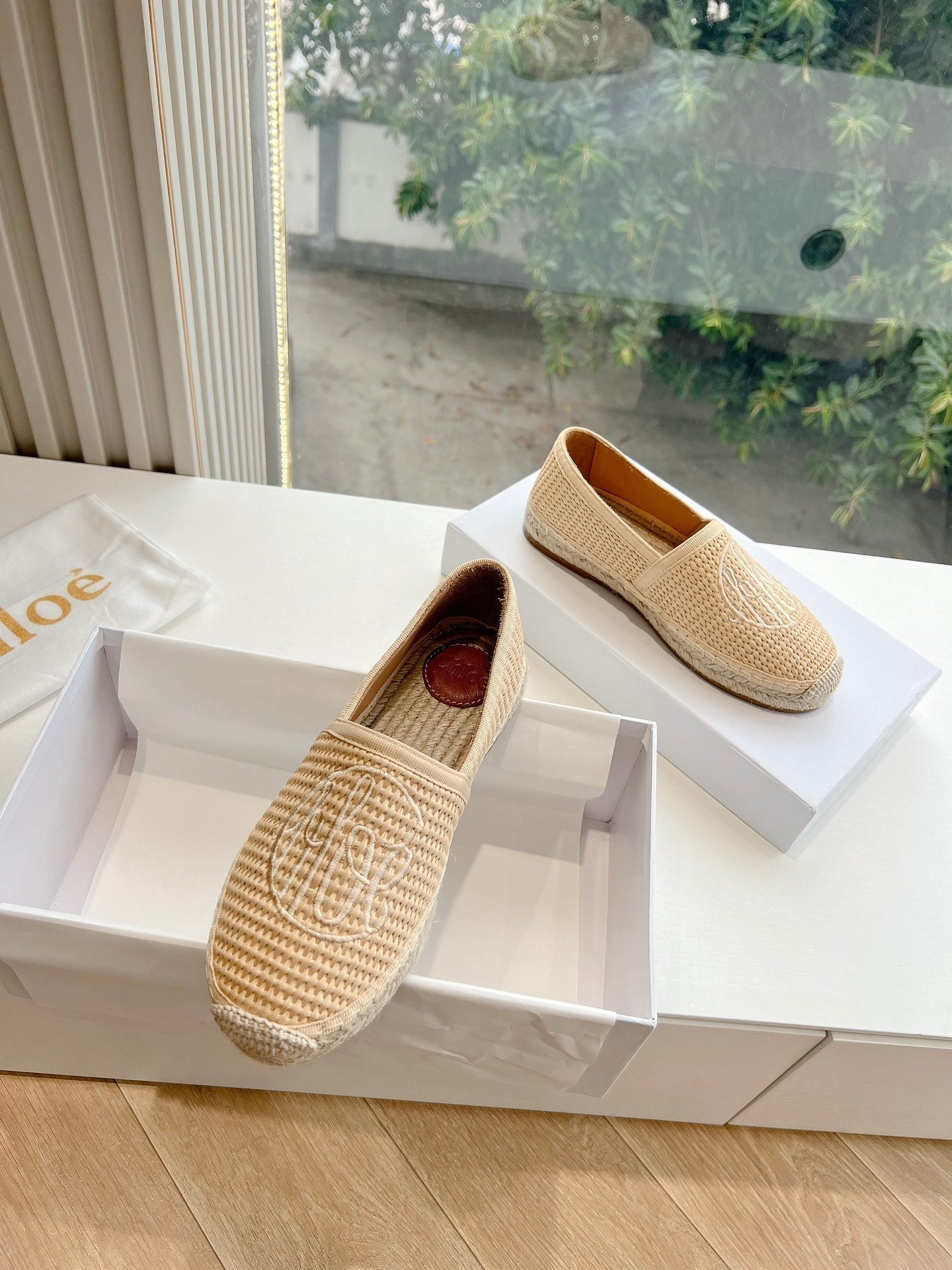 WOVEN LOAFER IN TAN BEIGE RAFFIA