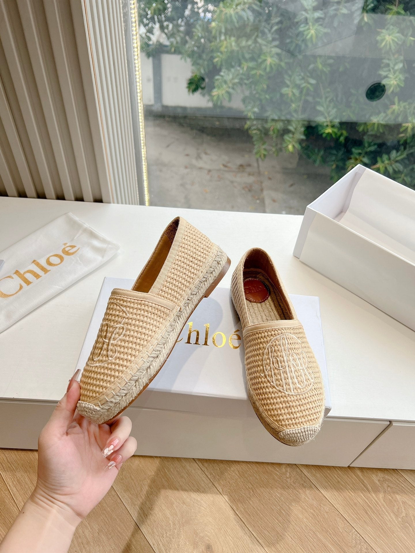 WOVEN LOAFER IN TAN BEIGE RAFFIA