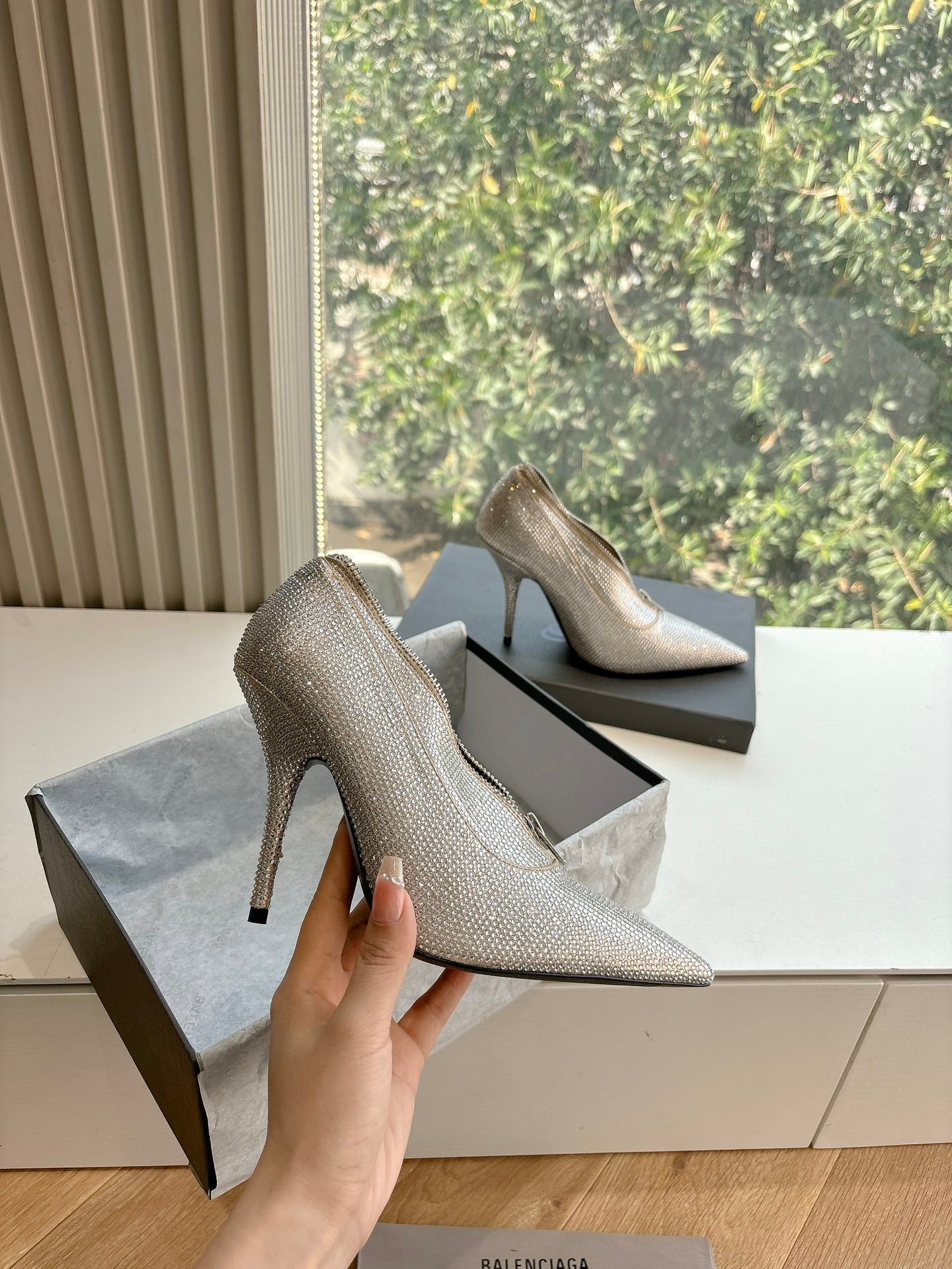 ZIPPER POINTED-TOE HIGH PUMPS IN BEIGE SUEDE ATTACHED SILVER CRYSTAL