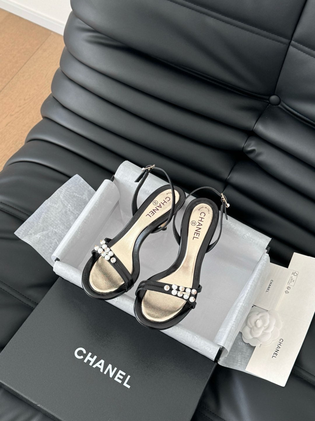 PEARL SANDAL IN BLACK AND GOLD LAMBSKIN 75 MM
