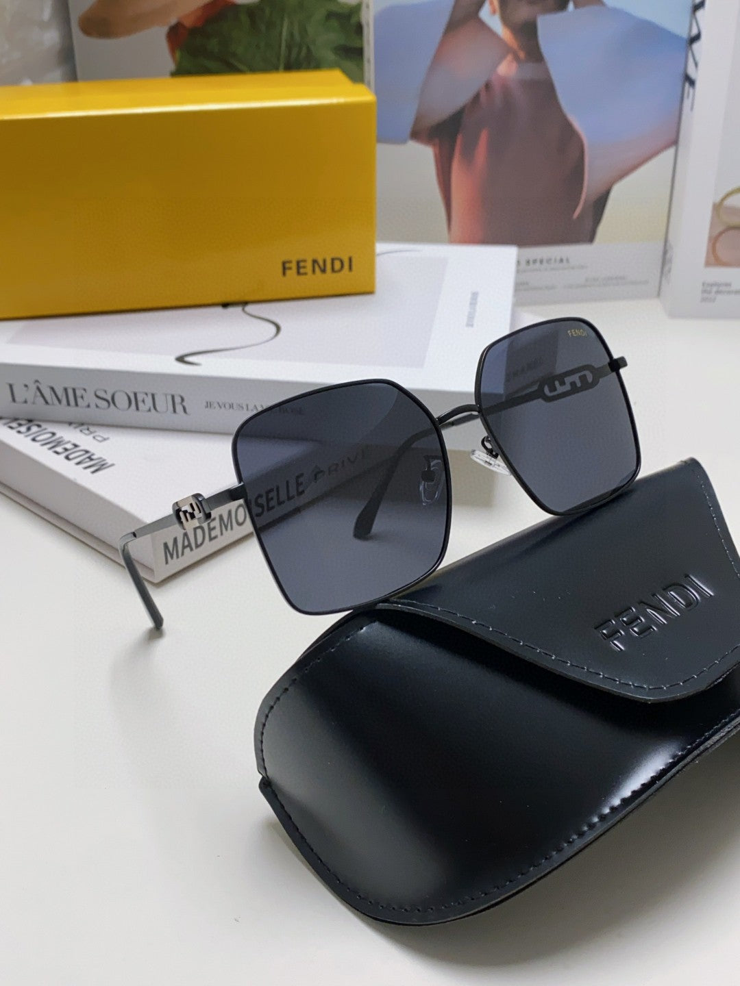 OVERSIZED BAGUETTE SQUARE FRAME SUNGLASSES 562043 IN METAL