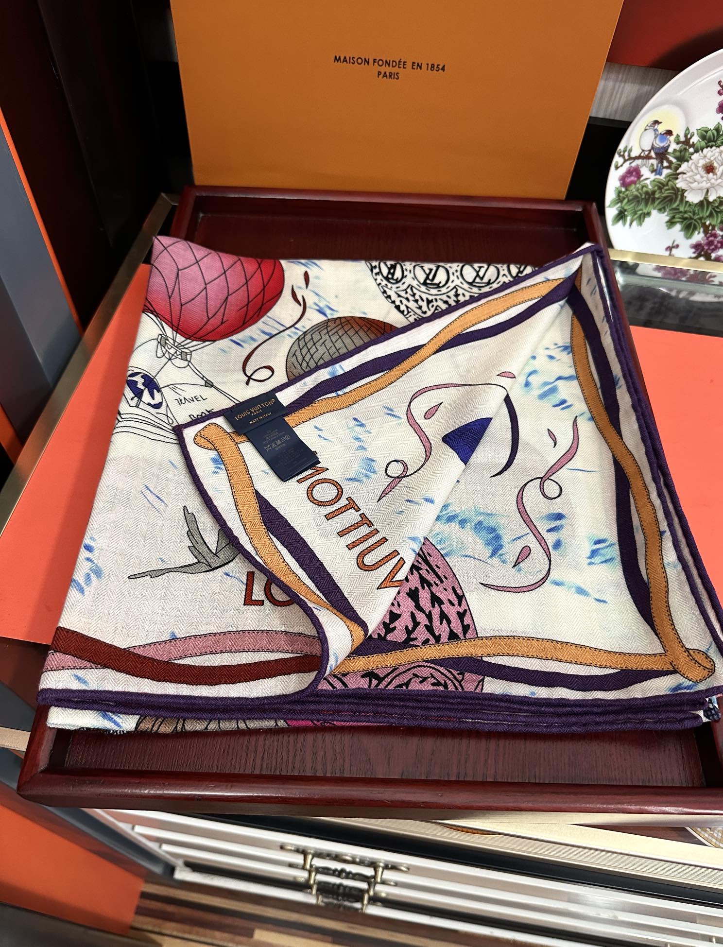 UP AND AWAY 140 CM SQUARE SILK SCARF COLORFUL 400073