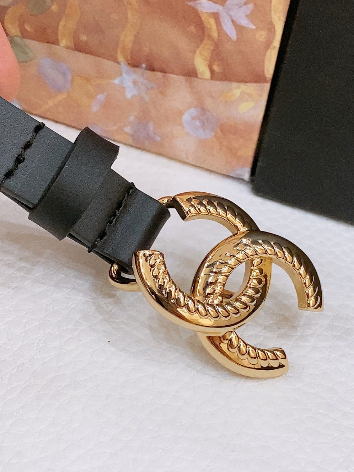 TWISTED GOLD CHAIN BELT IN GOLD METAL BLACK CALFSKIN GOLD BUCKLE