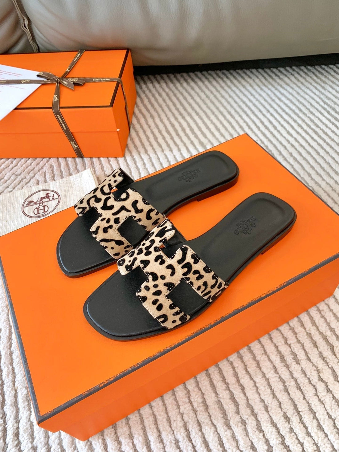 ORAN SANDAL IN CAMEL BROWN MIX BLACK SUEDE